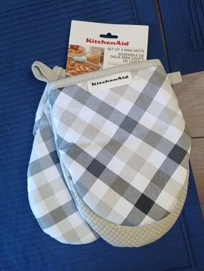 KitchenAid Mini Oven Mitt Set